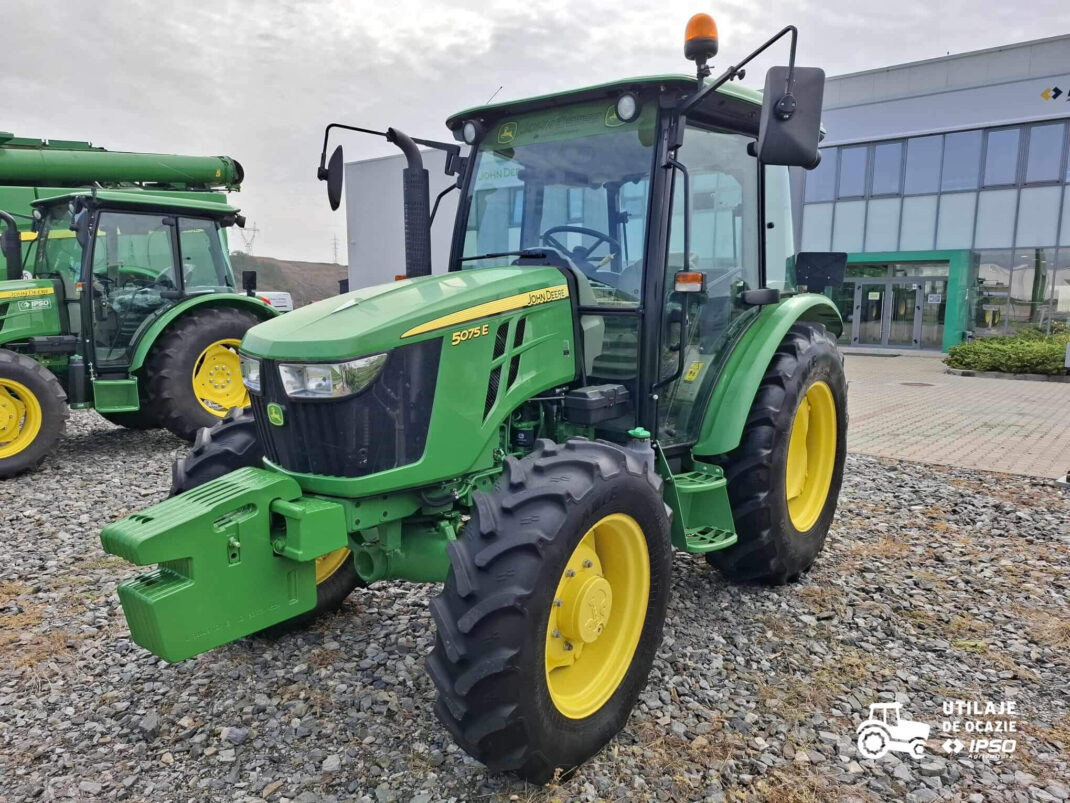 John Deere 5075E