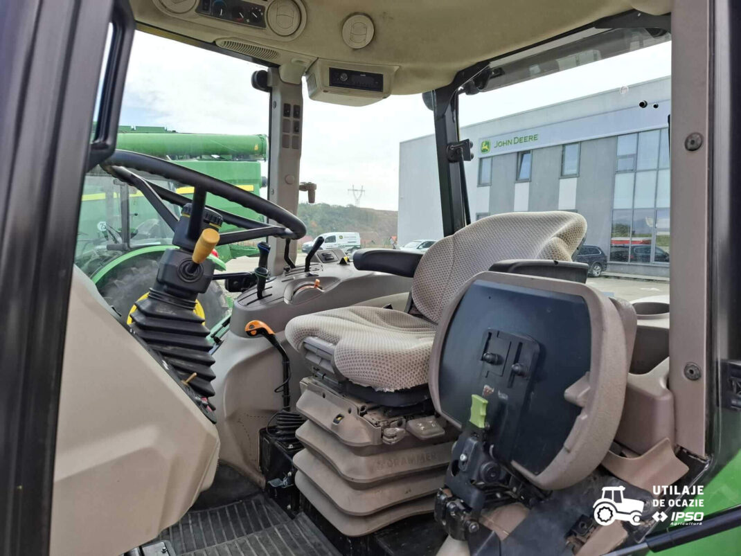 John Deere 5075E