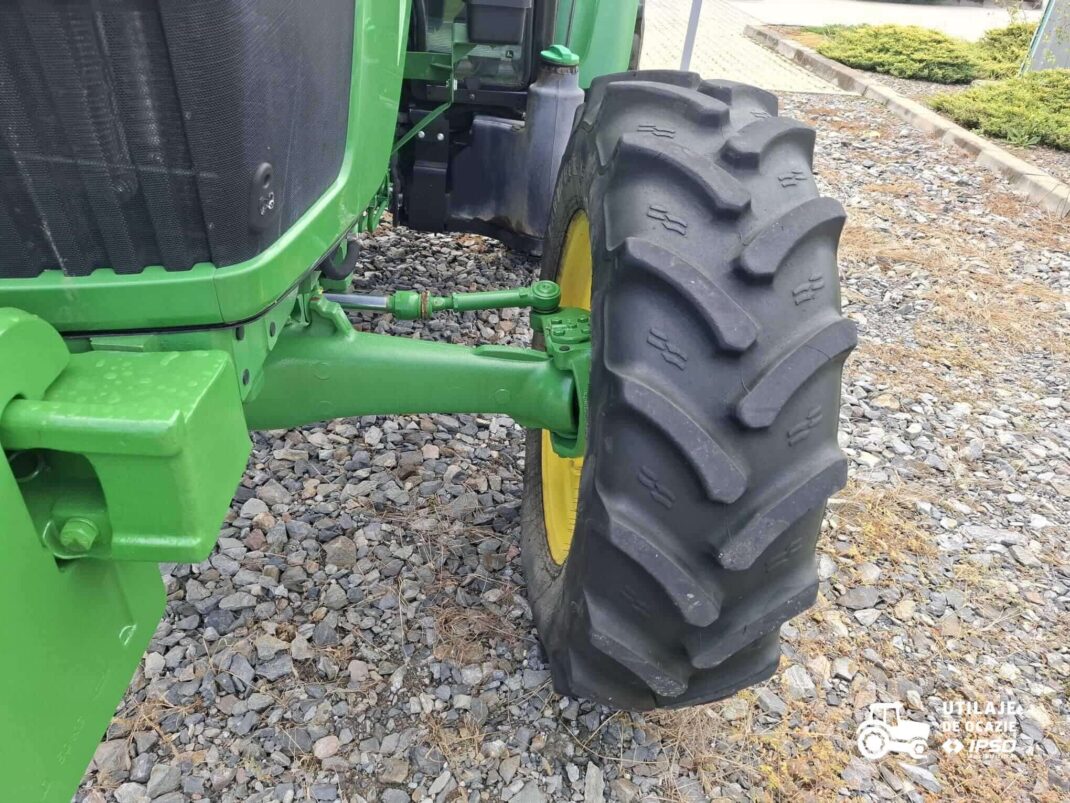 John Deere 5075E