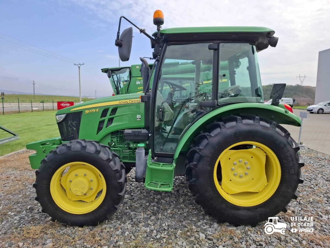John Deere 5075E