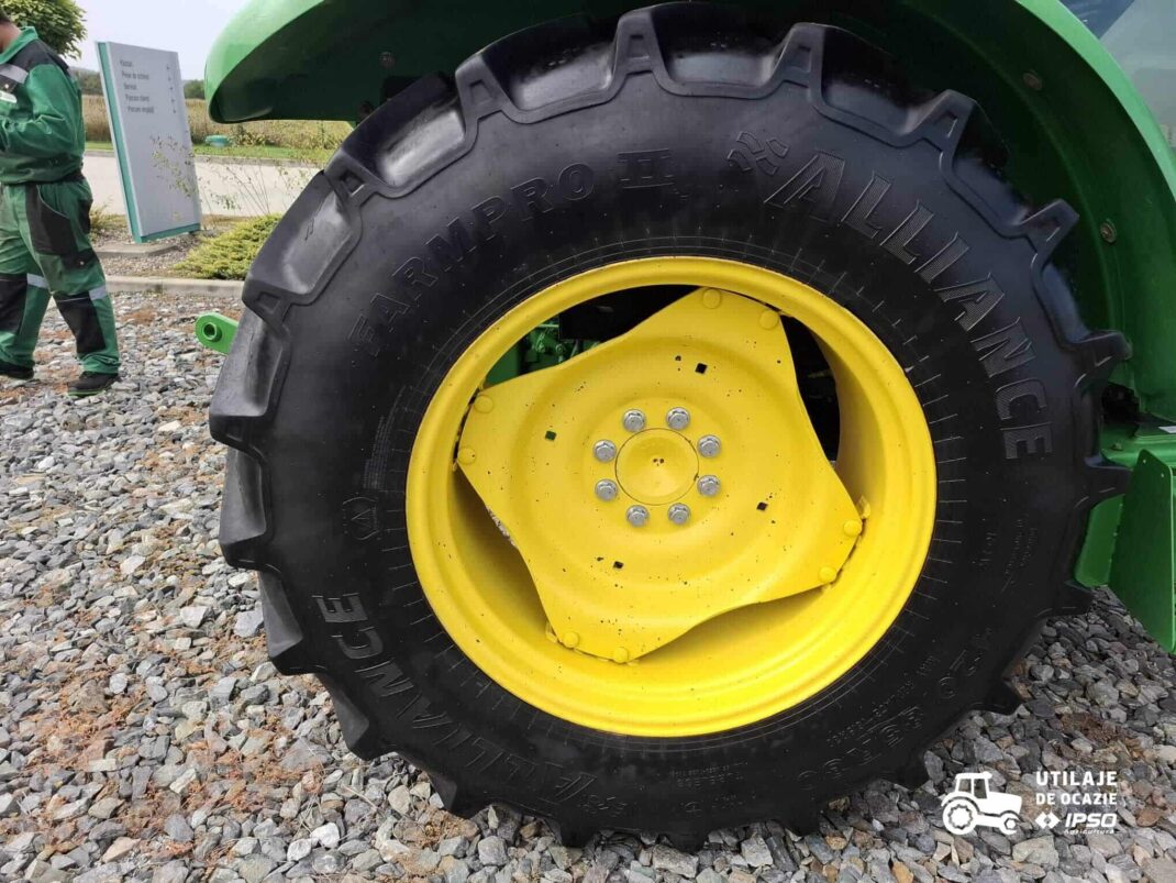 John Deere 5075E
