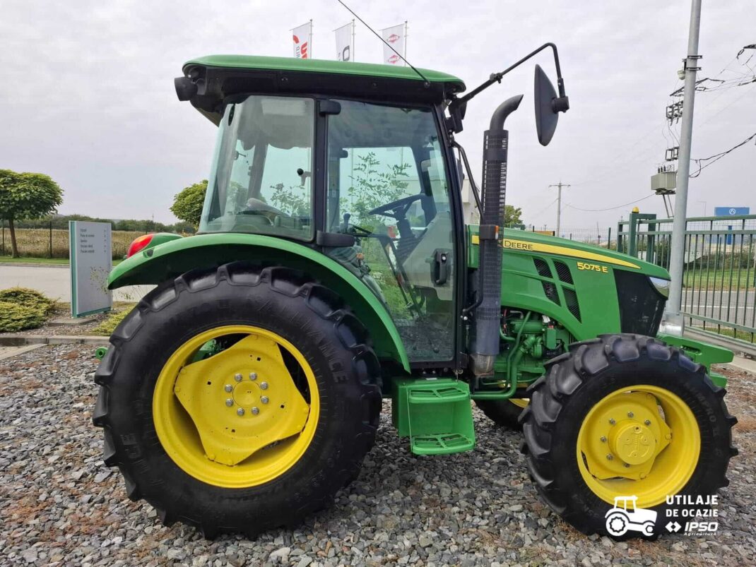 John Deere 5075E