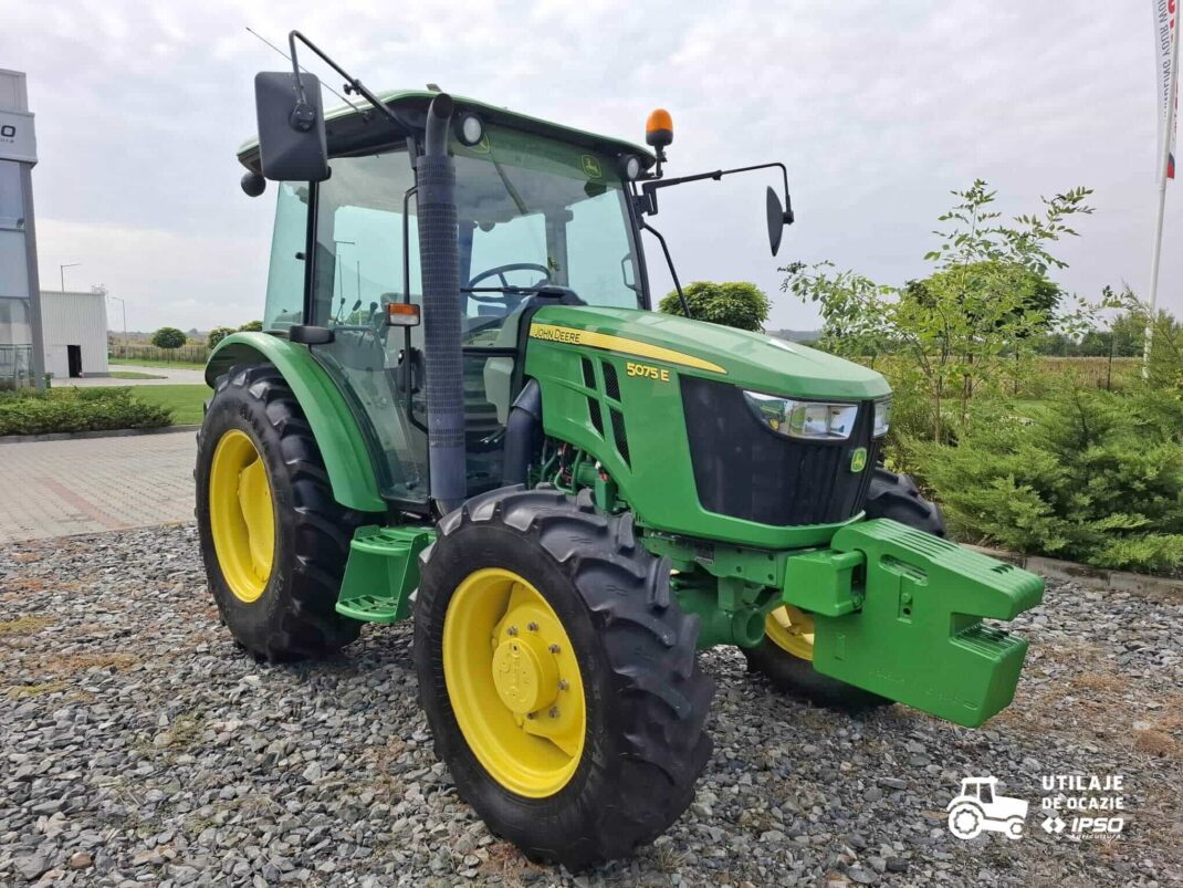 John Deere 5075E