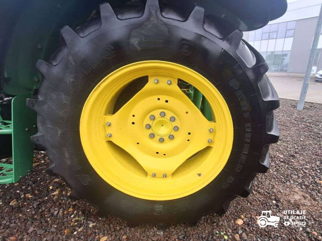 John Deere 5100M