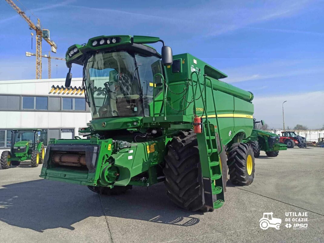 John Deere S770 + Header paioase