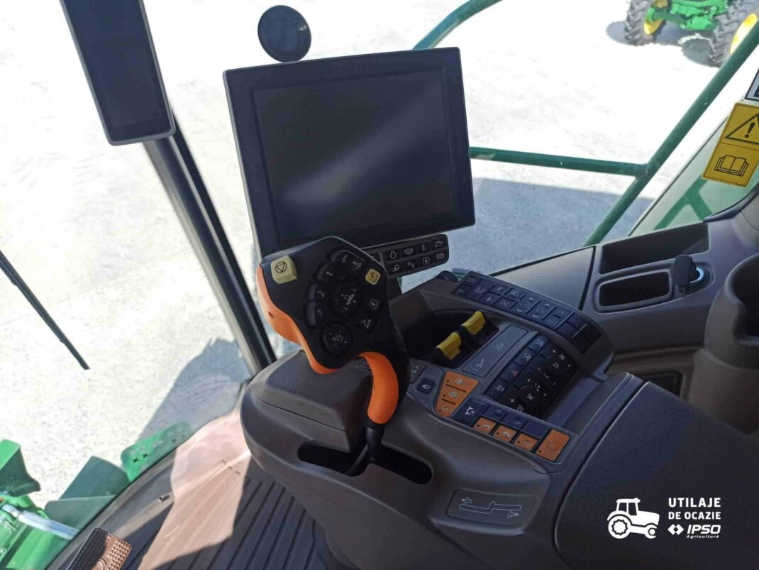 John Deere S770 + Header paioase