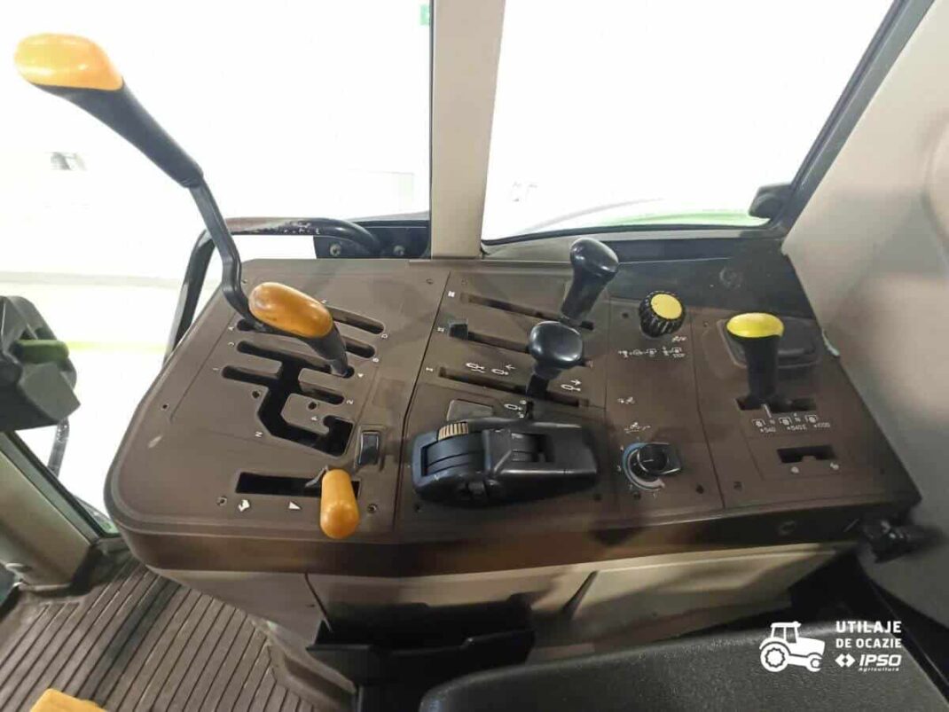 John Deere 6320