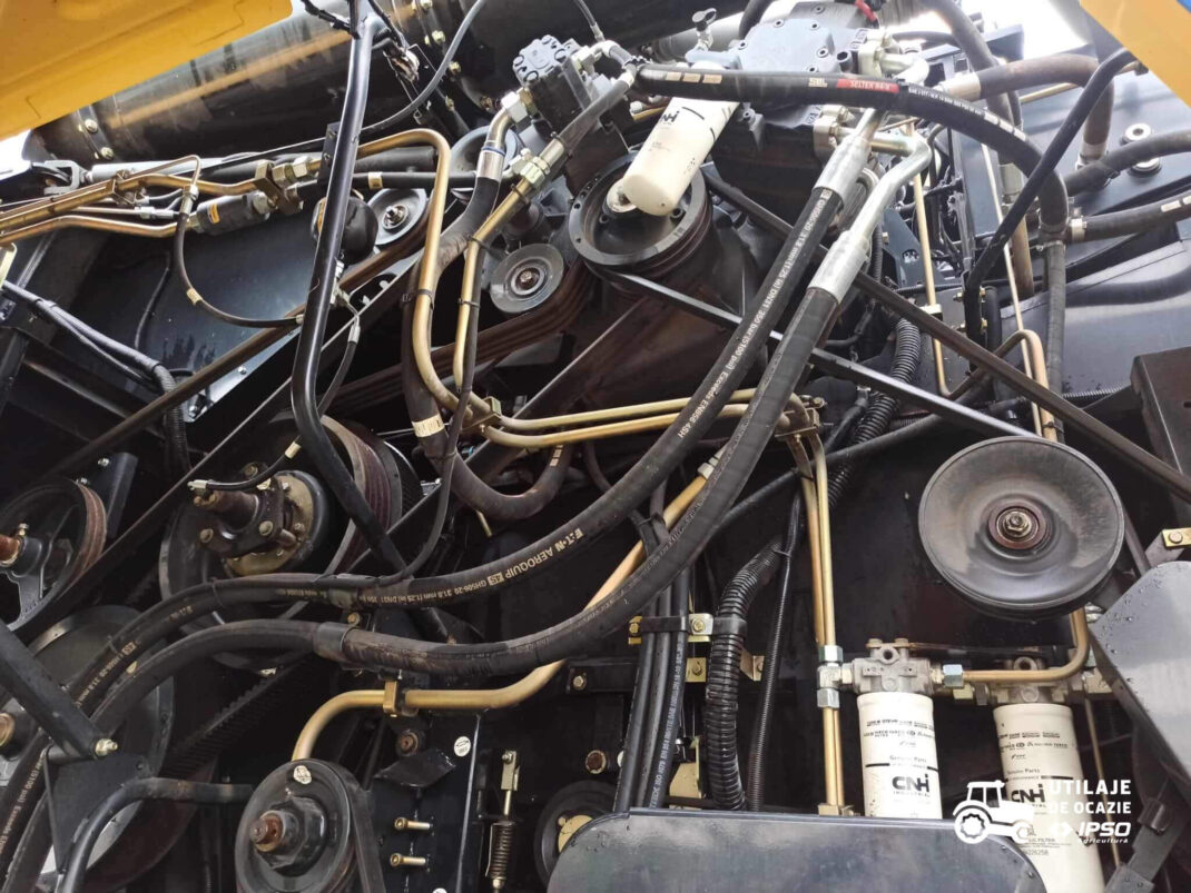 New Holland CX8.80 + Header paioase