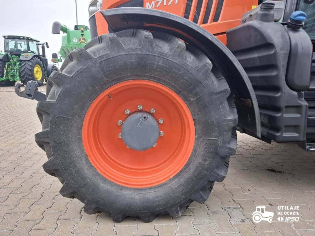 Kubota M7171