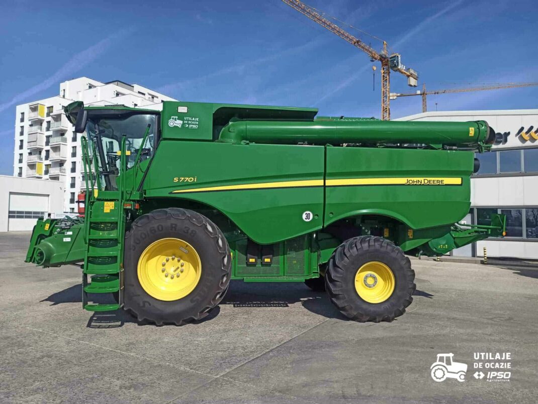 John Deere S770 + Header paioase