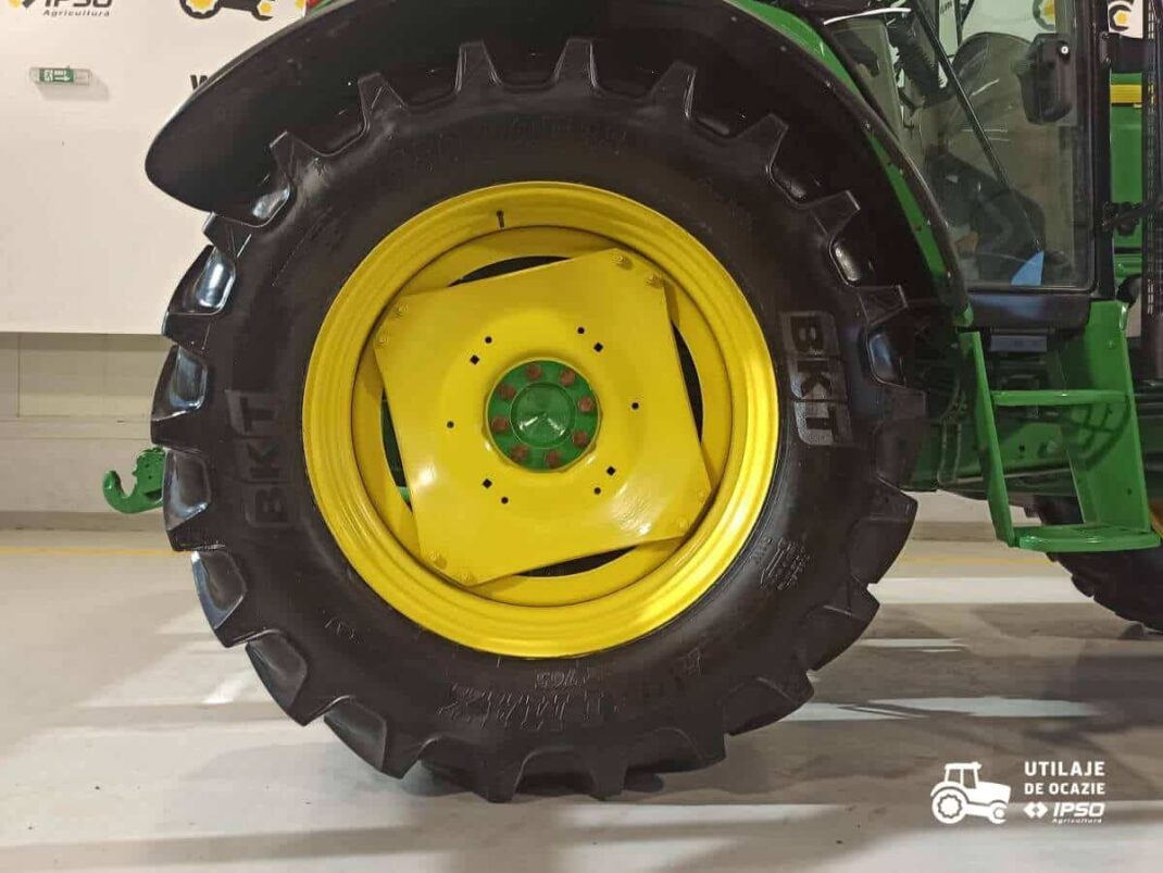 John Deere 6320
