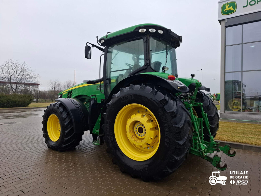 John Deere 8320R