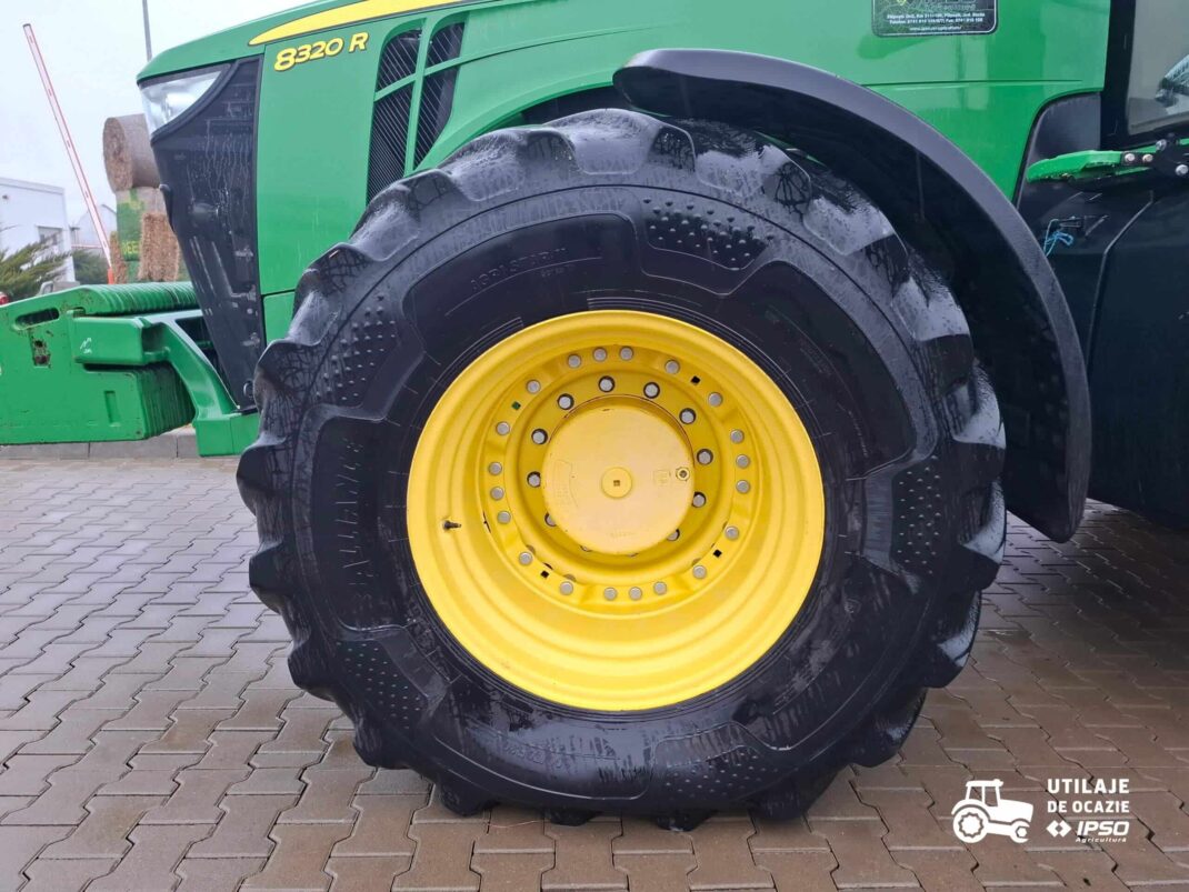 John Deere 8320R