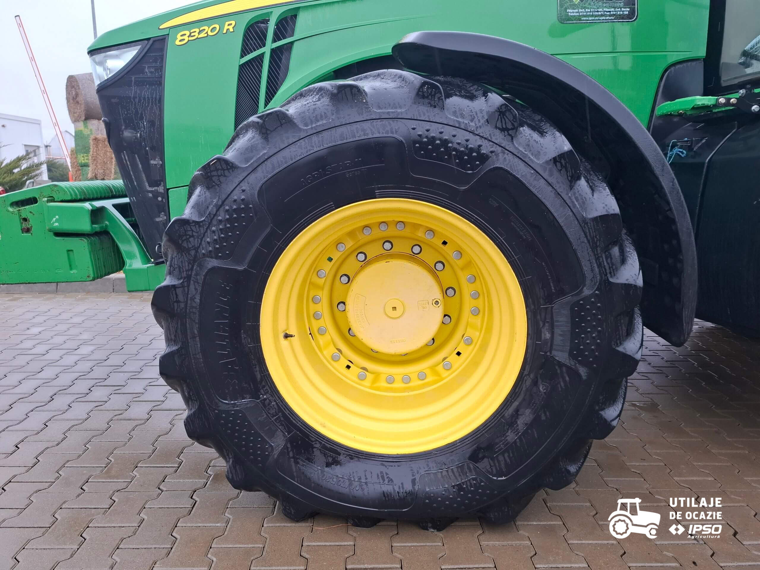 John Deere 8320R