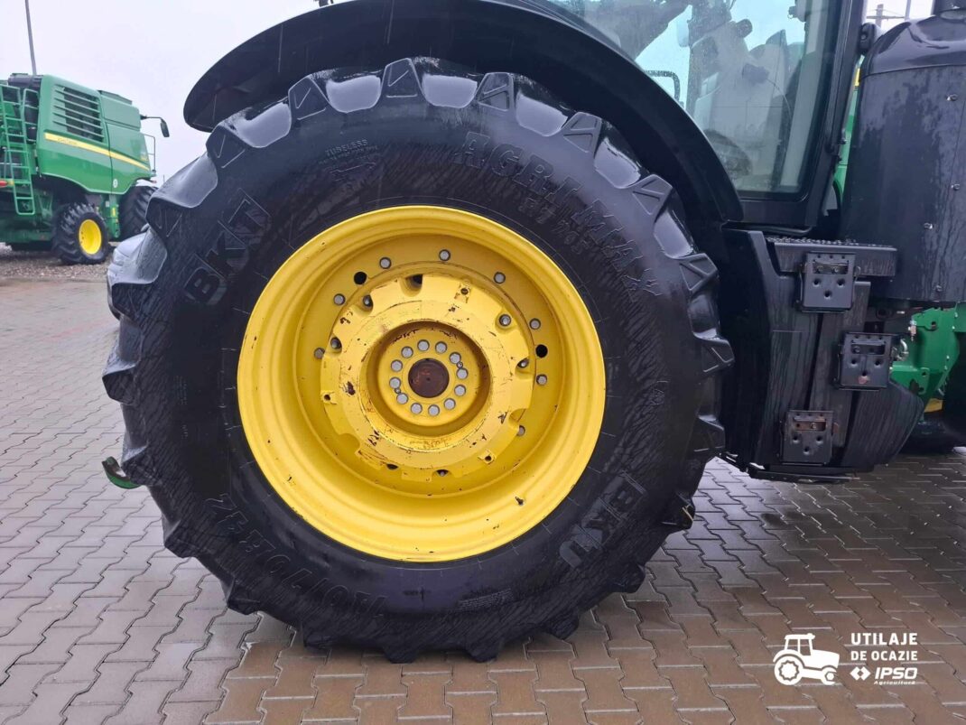 John Deere 8320R