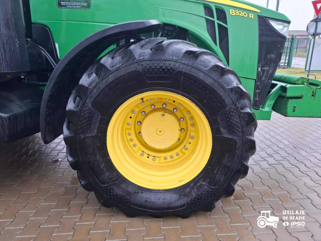 John Deere 8320R
