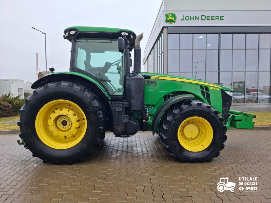 John Deere 8320R