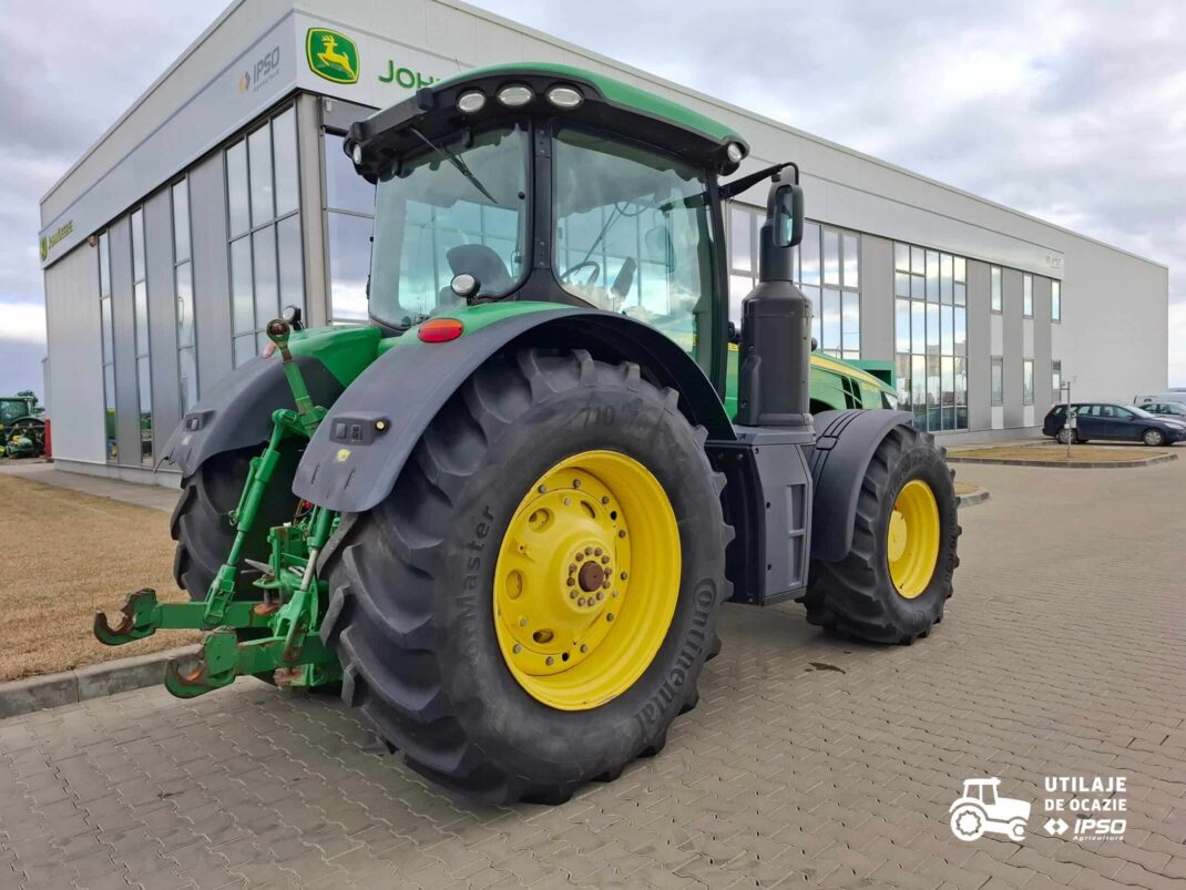 John Deere 8270R