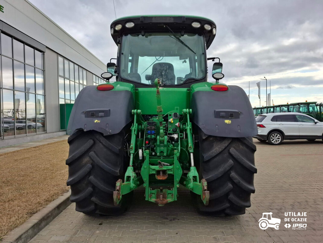 John Deere 8270R