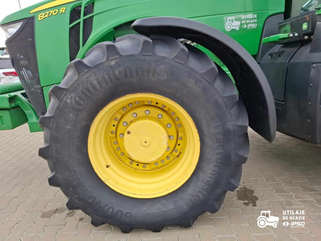 John Deere 8270R