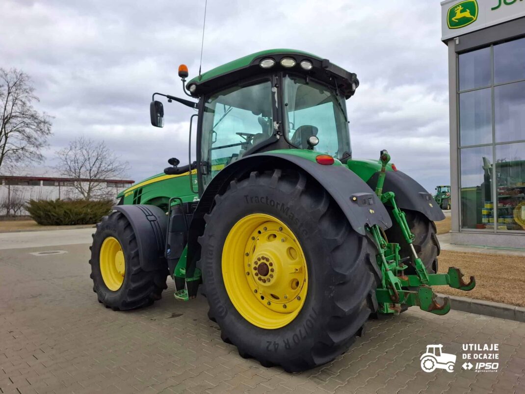 John Deere 8270R