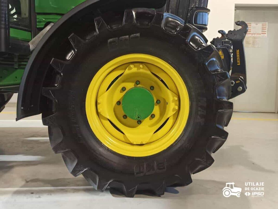 John Deere 6320