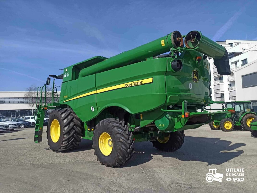John Deere S770 + Header paioase