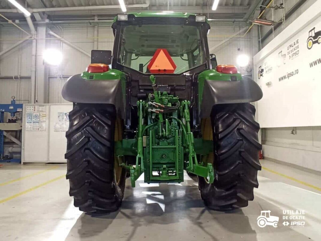 John Deere 6320