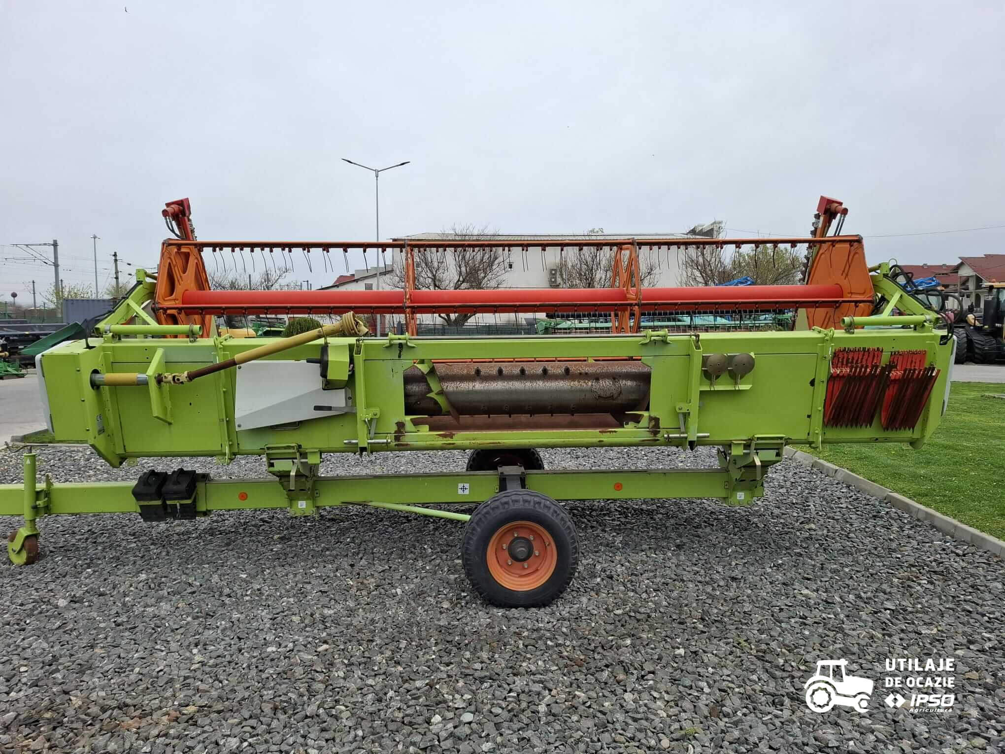 Claas Tucano 320 + Header paioase