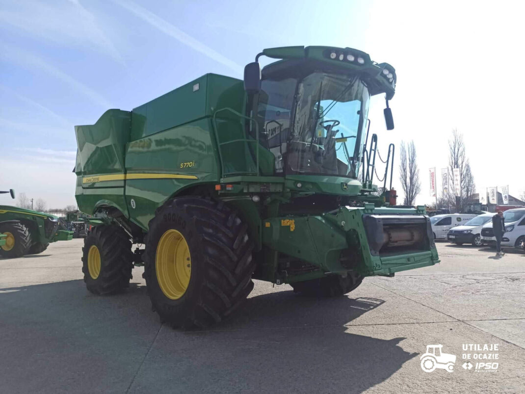 John Deere S770 + Header paioase