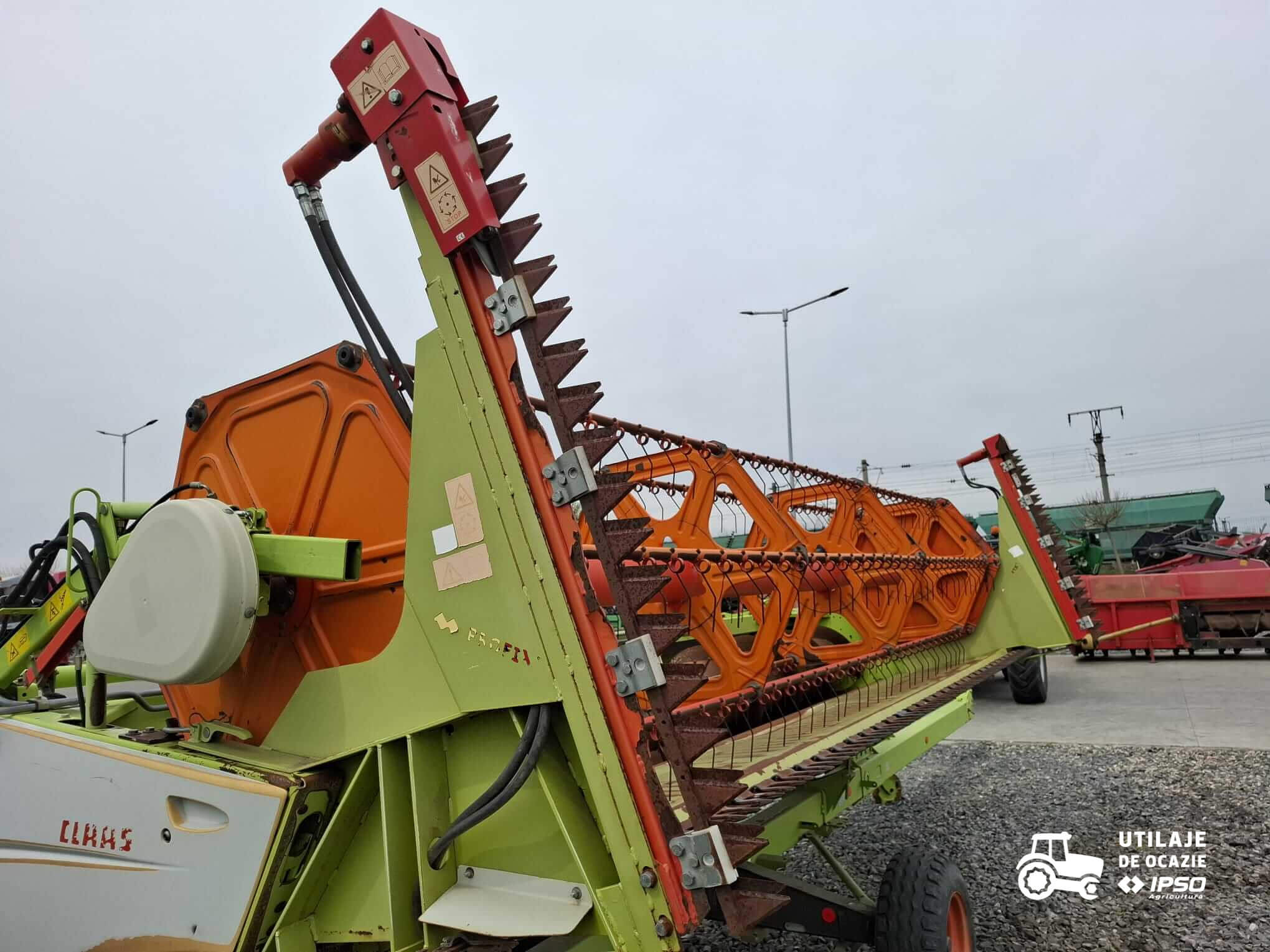 Claas Tucano 320 + Header paioase