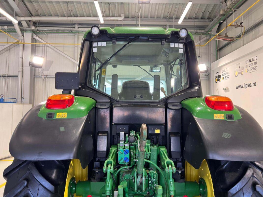 John Deere 6115M
