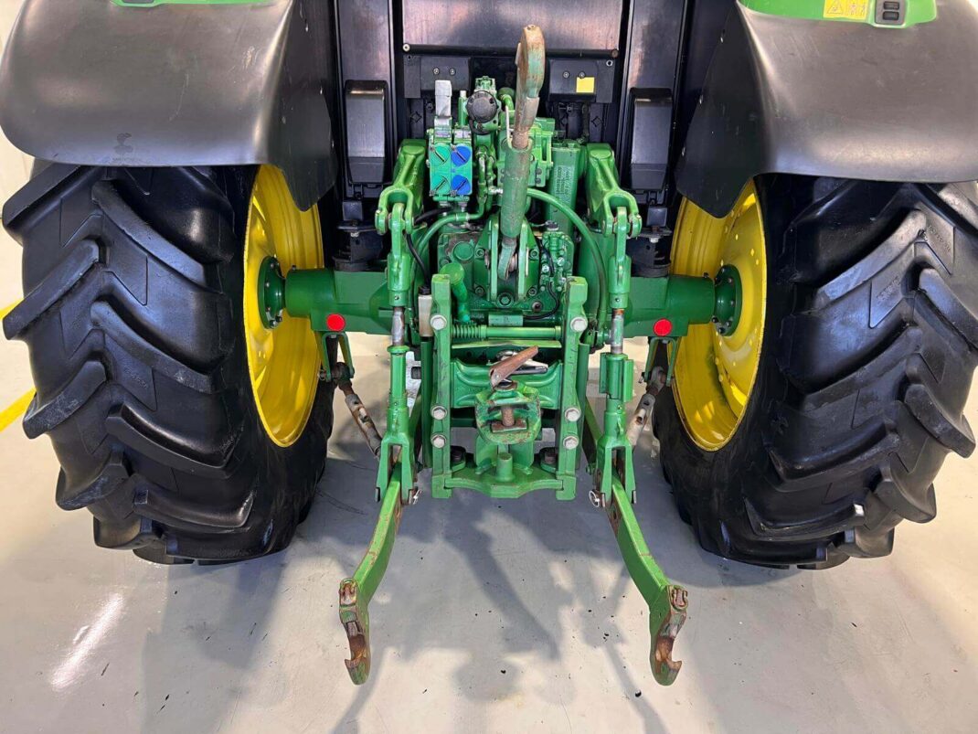 John Deere 6115M