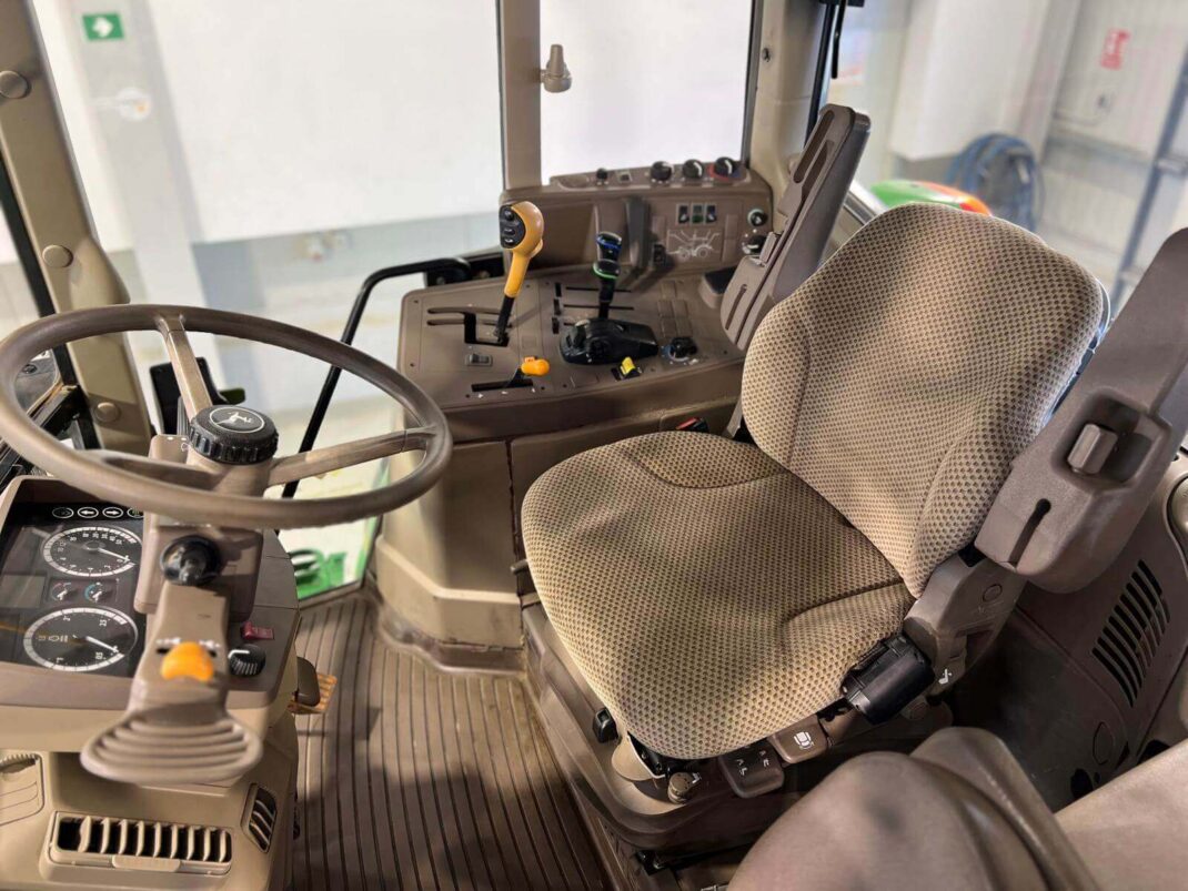John Deere 6115M