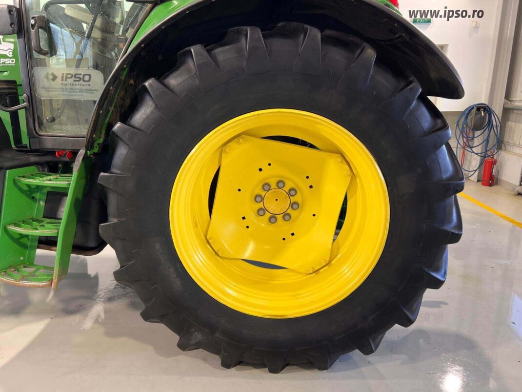John Deere 6115M