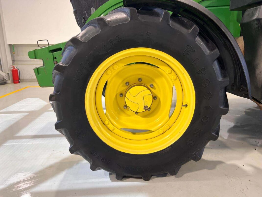 John Deere 6115M