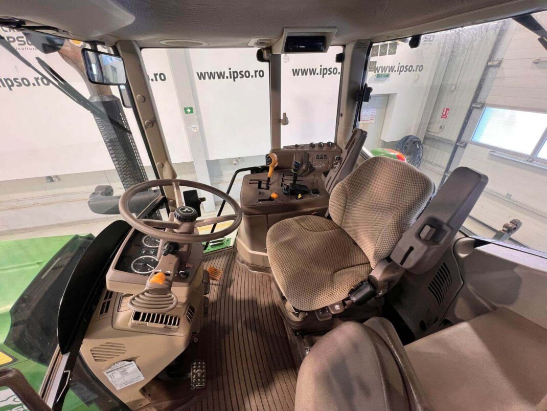 John Deere 6115M