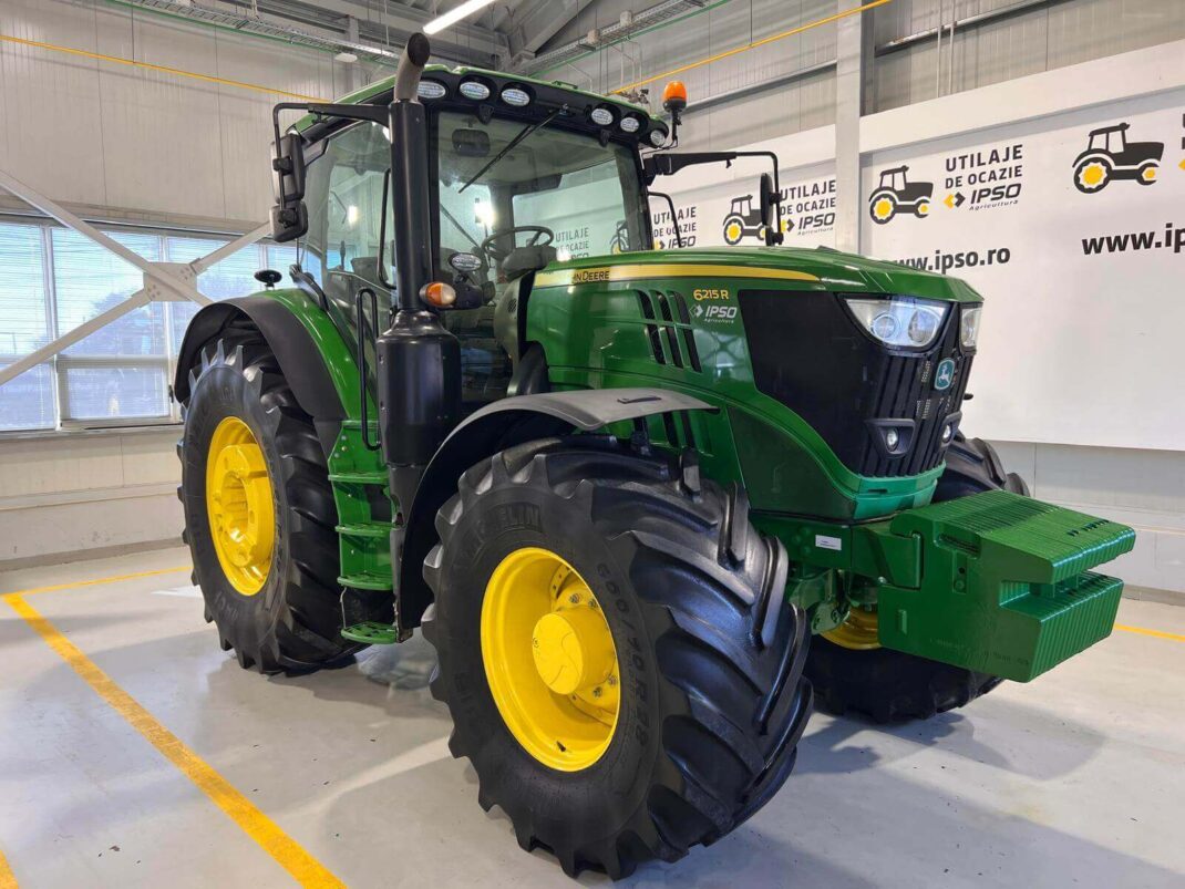 John Deere 6215R