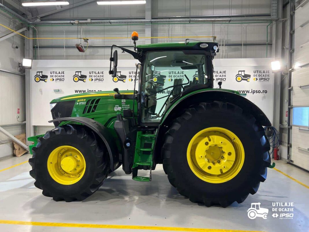 John Deere 6215R