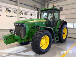 John Deere 8220