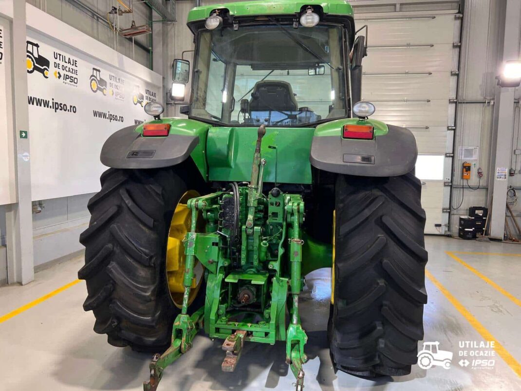 John Deere 8220