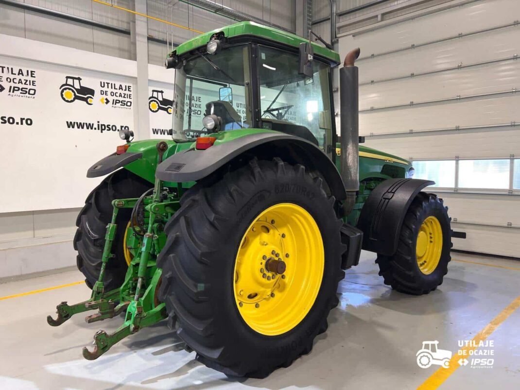 John Deere 8220