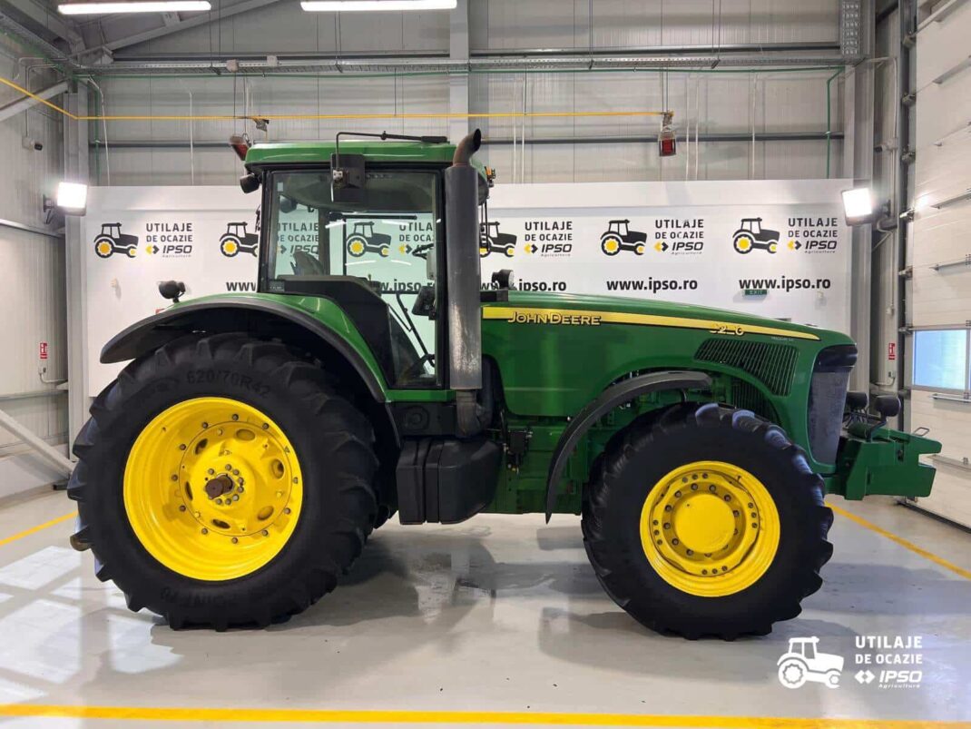John Deere 8220