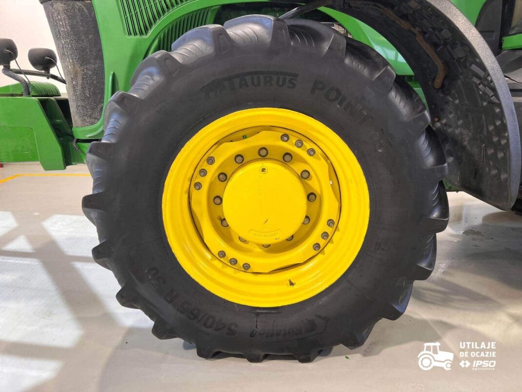 John Deere 8220