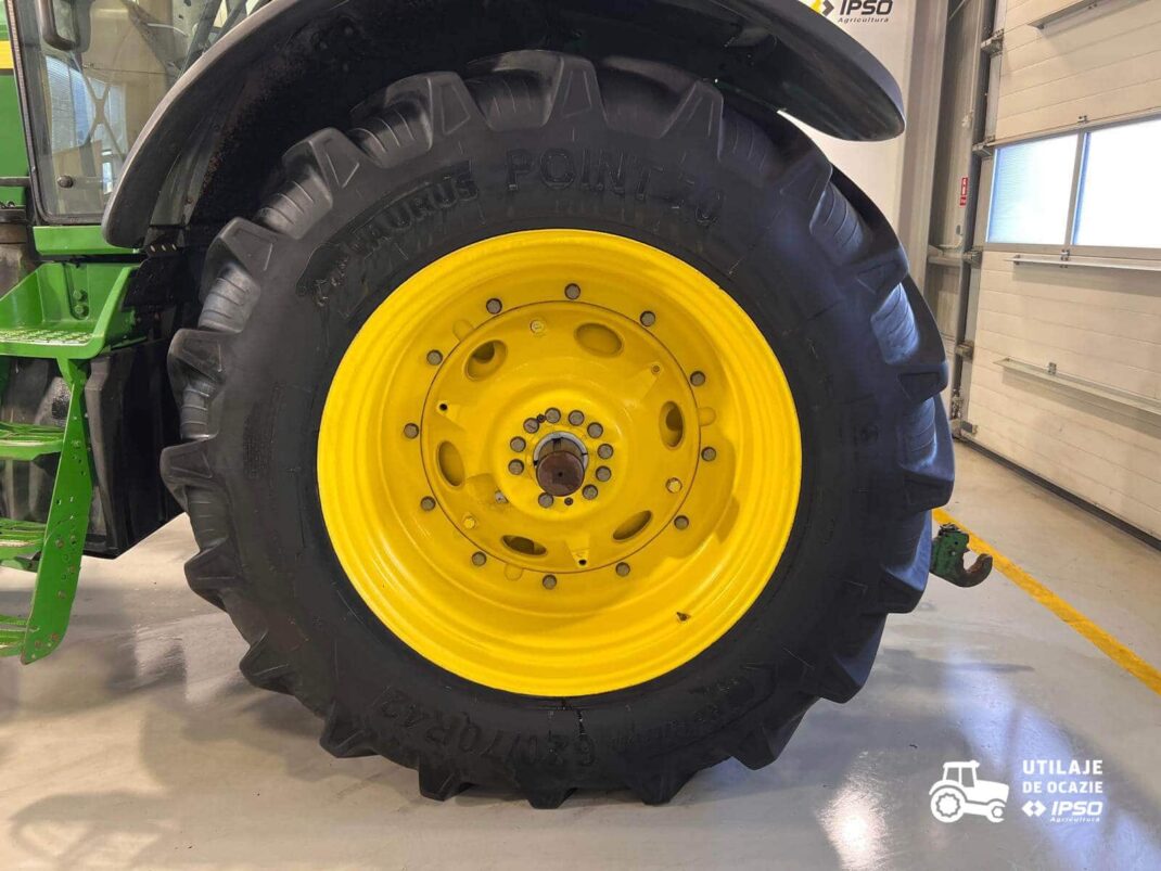 John Deere 8220