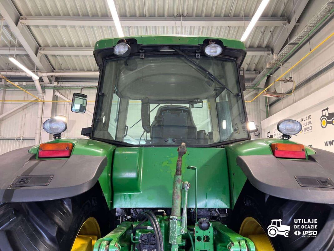 John Deere 8220