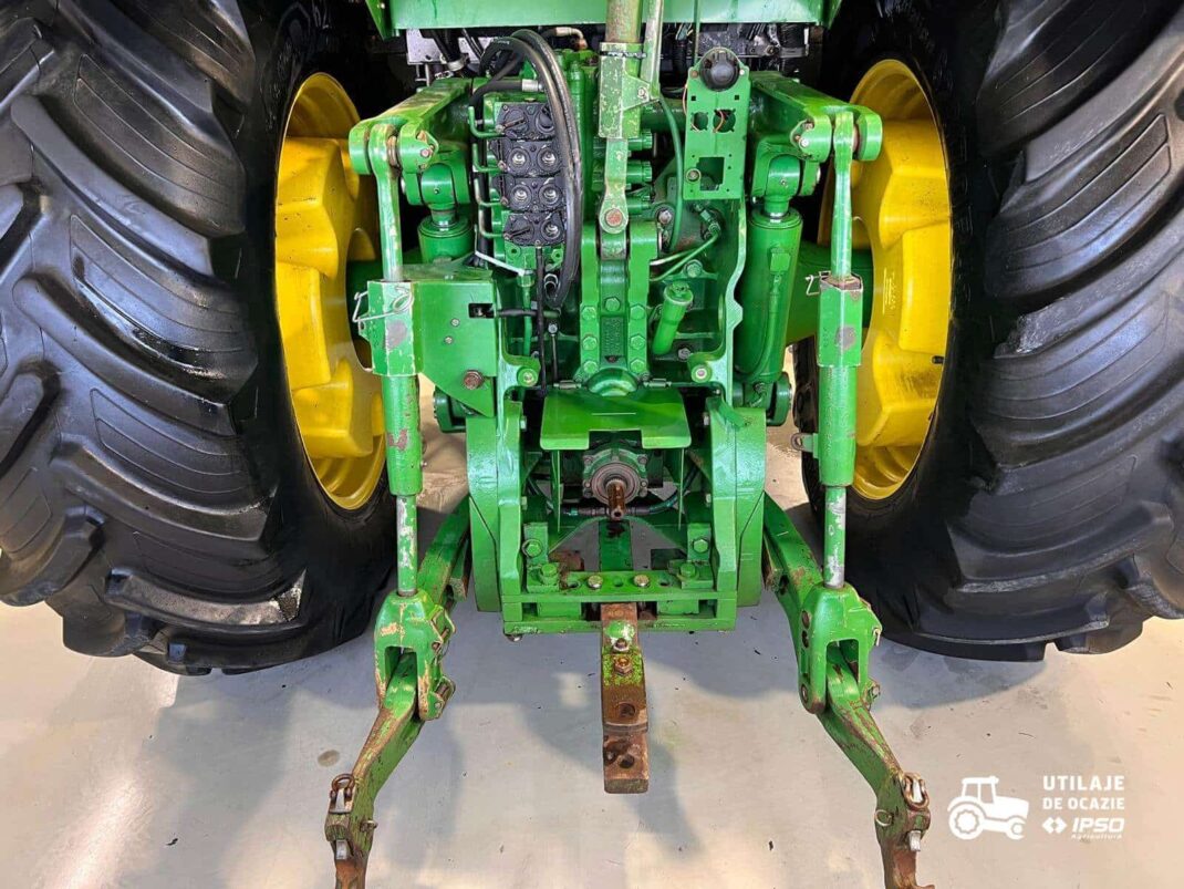 John Deere 8220
