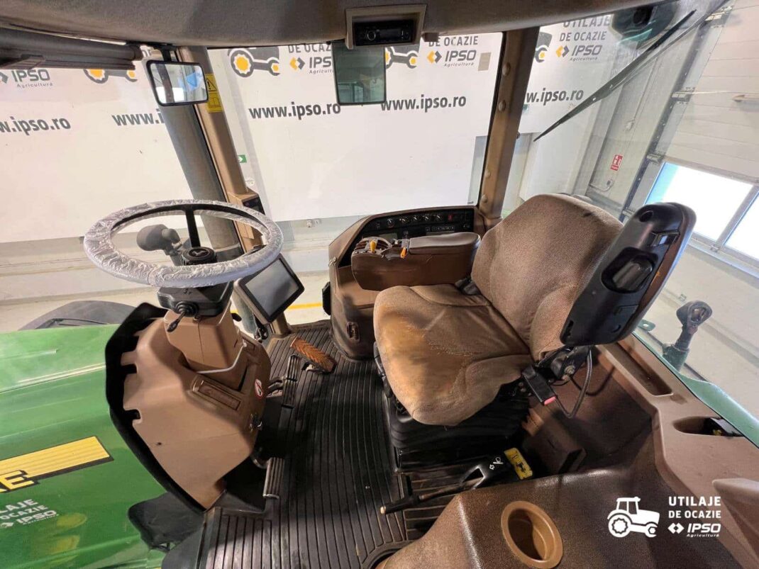 John Deere 8220