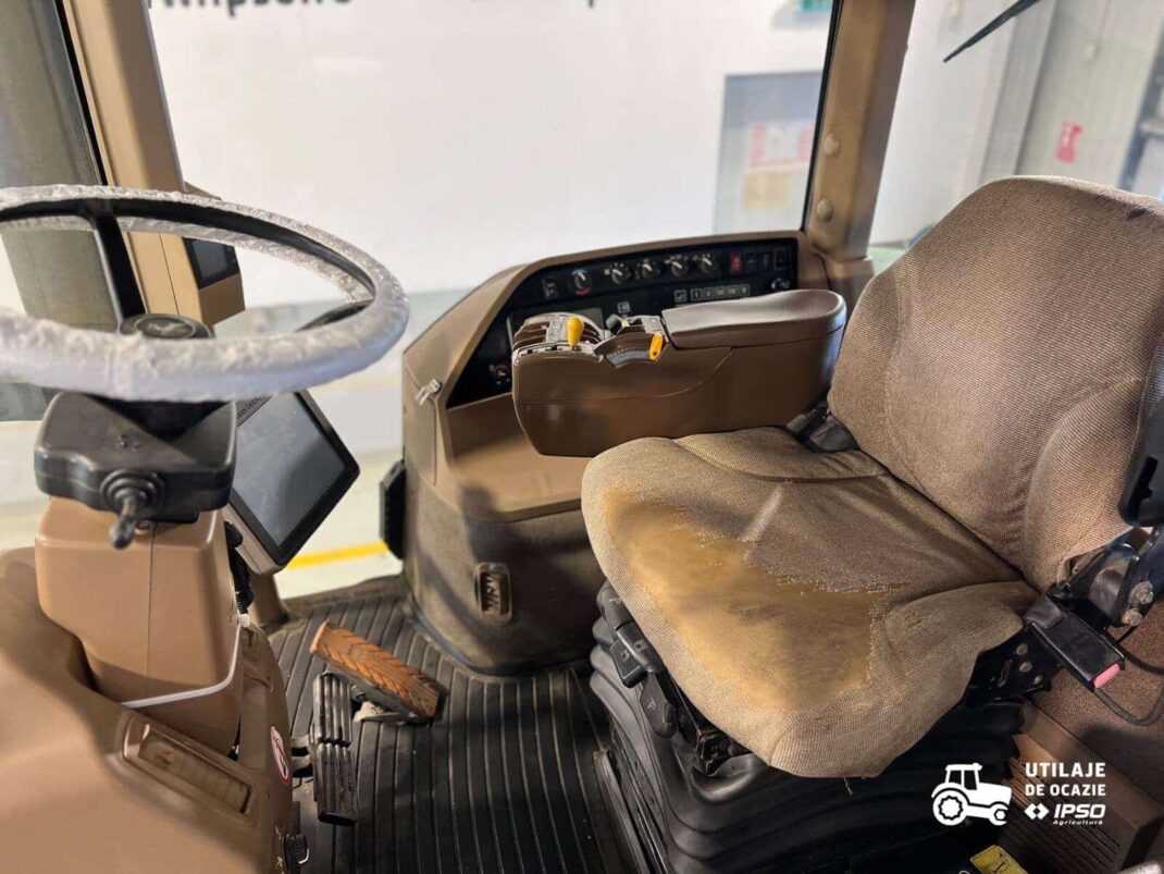 John Deere 8220