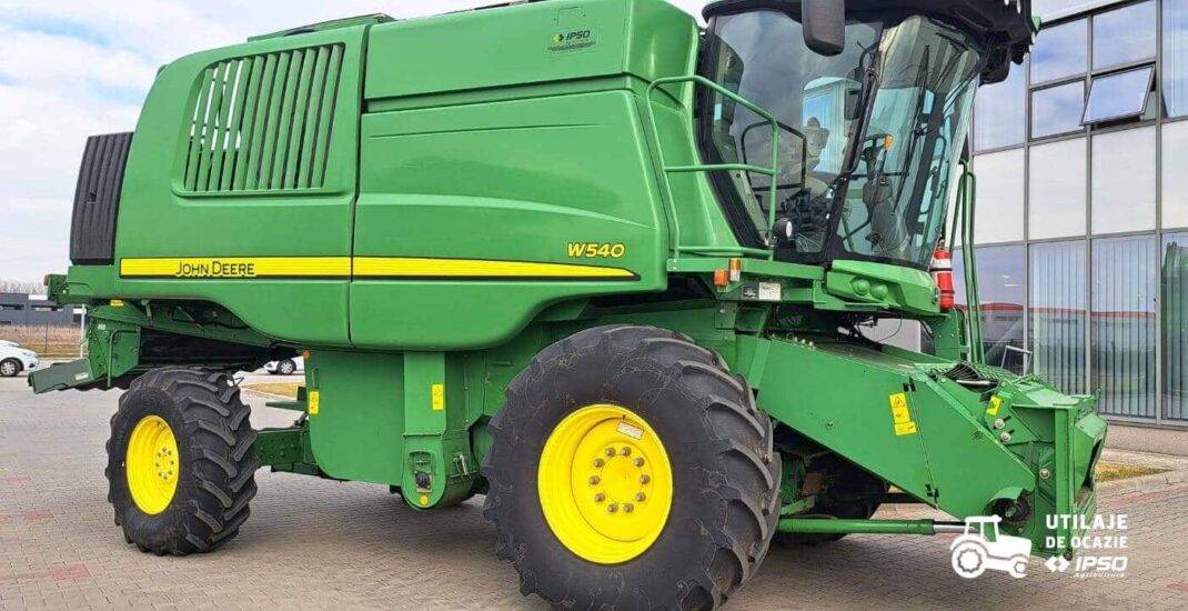 John Deere W540 + Header paioase